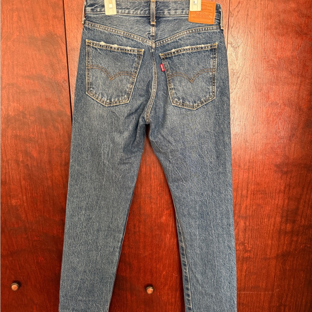 Levi’s Middy Straight in Medium Blue Wash - Picture 2 of 3